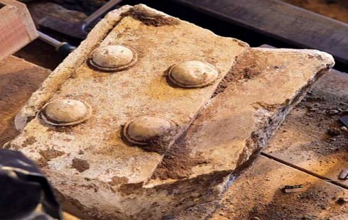 Τα θυρόφυλλα του τύμβου στην Αμφίπολη